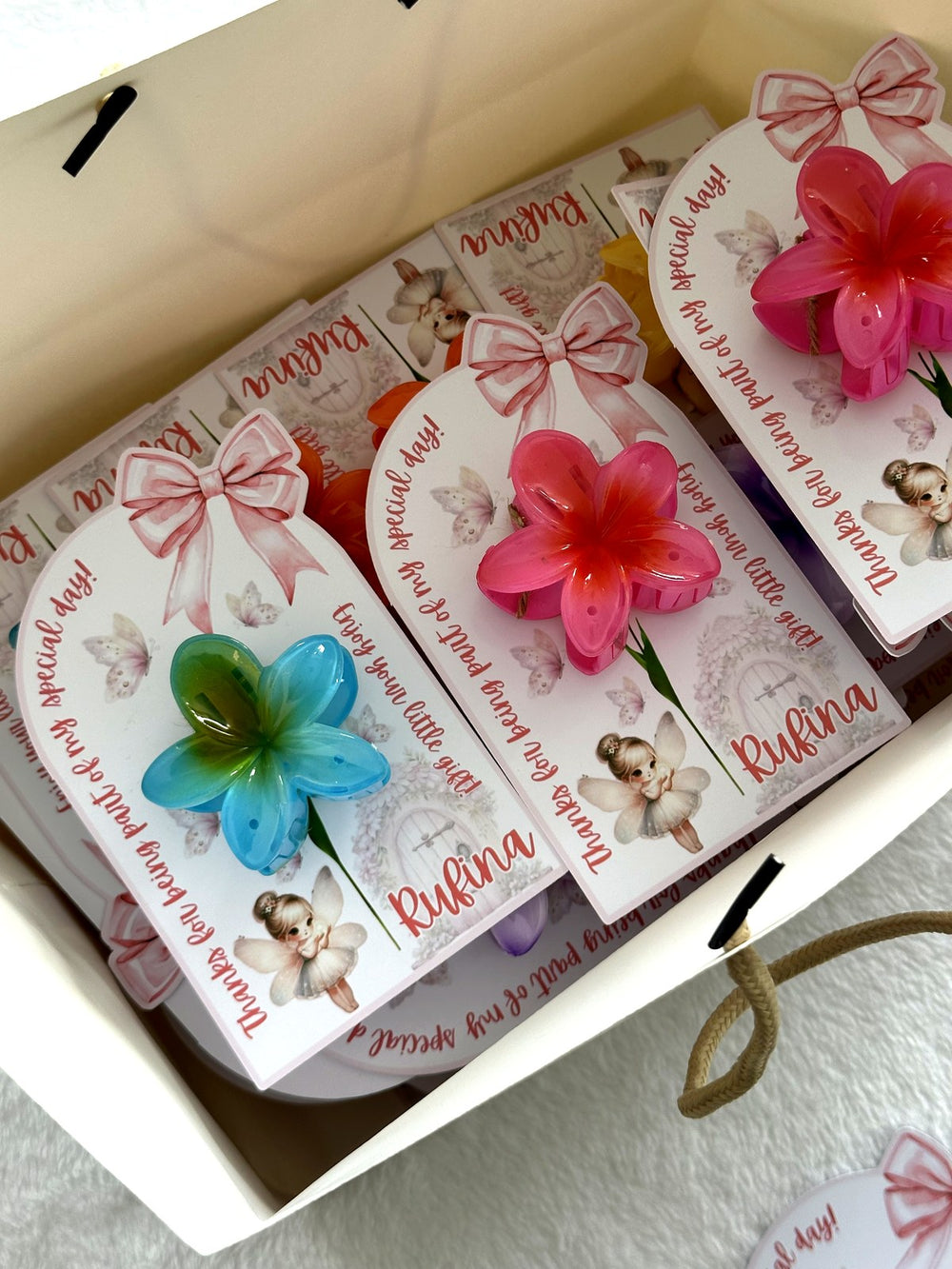 Bow Designed Birthday Favor Cards with Hair Brooch — Chocoodad Baku