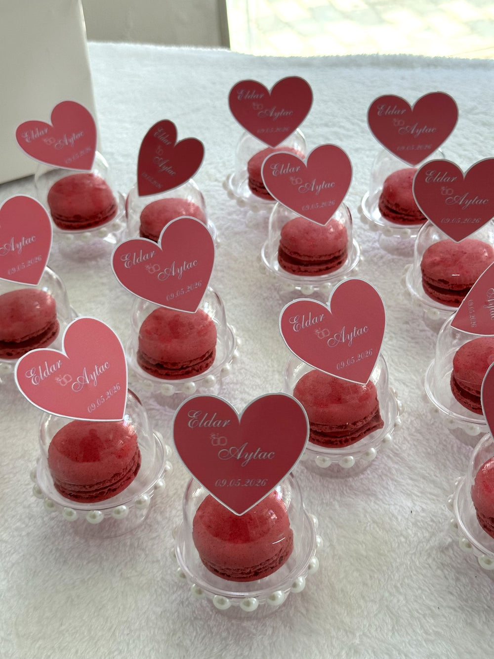 Engagement Macaroon Favors in red color — Chocoodad Baku