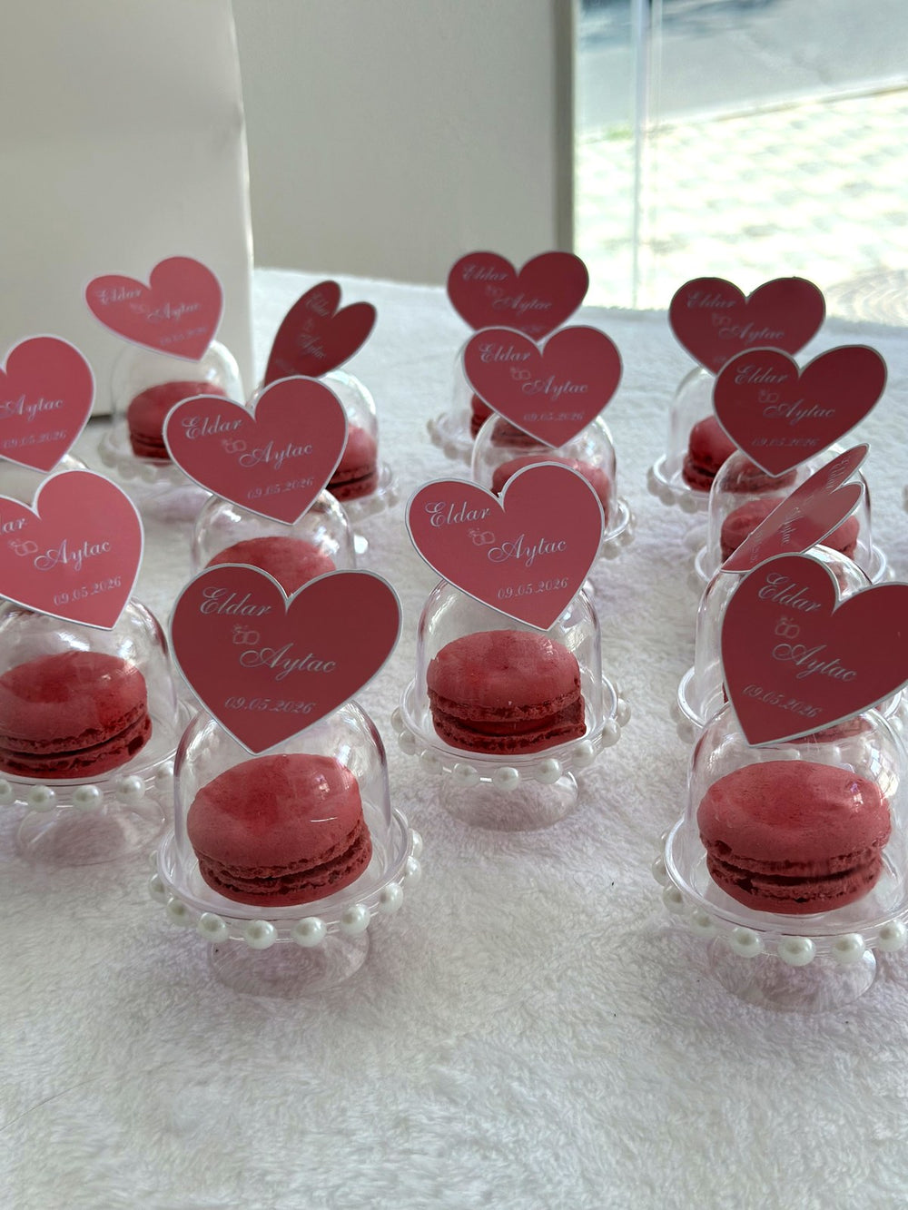 Engagement Macaroon Favors in red color — Chocoodad Baku