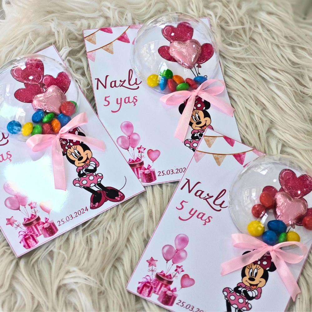 Minnie Mouse-Themed Chocolate Cards for a 5th Birthday Party