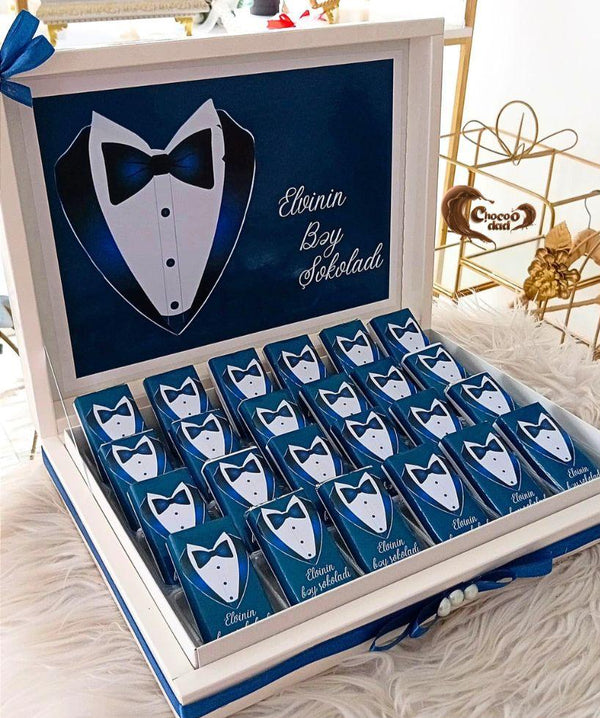 Celebrate the groom’s special day with our elegant blue-themed 24-piece chocolate gift box! 🍫✨ Customized with his name, this luxurious set is perfect for engagements, weddings, or unique celebrations. 🎁🤵 A premium gift designed to add a touch of sophistication and sweetness to the groom’s memorable moments. 🌟