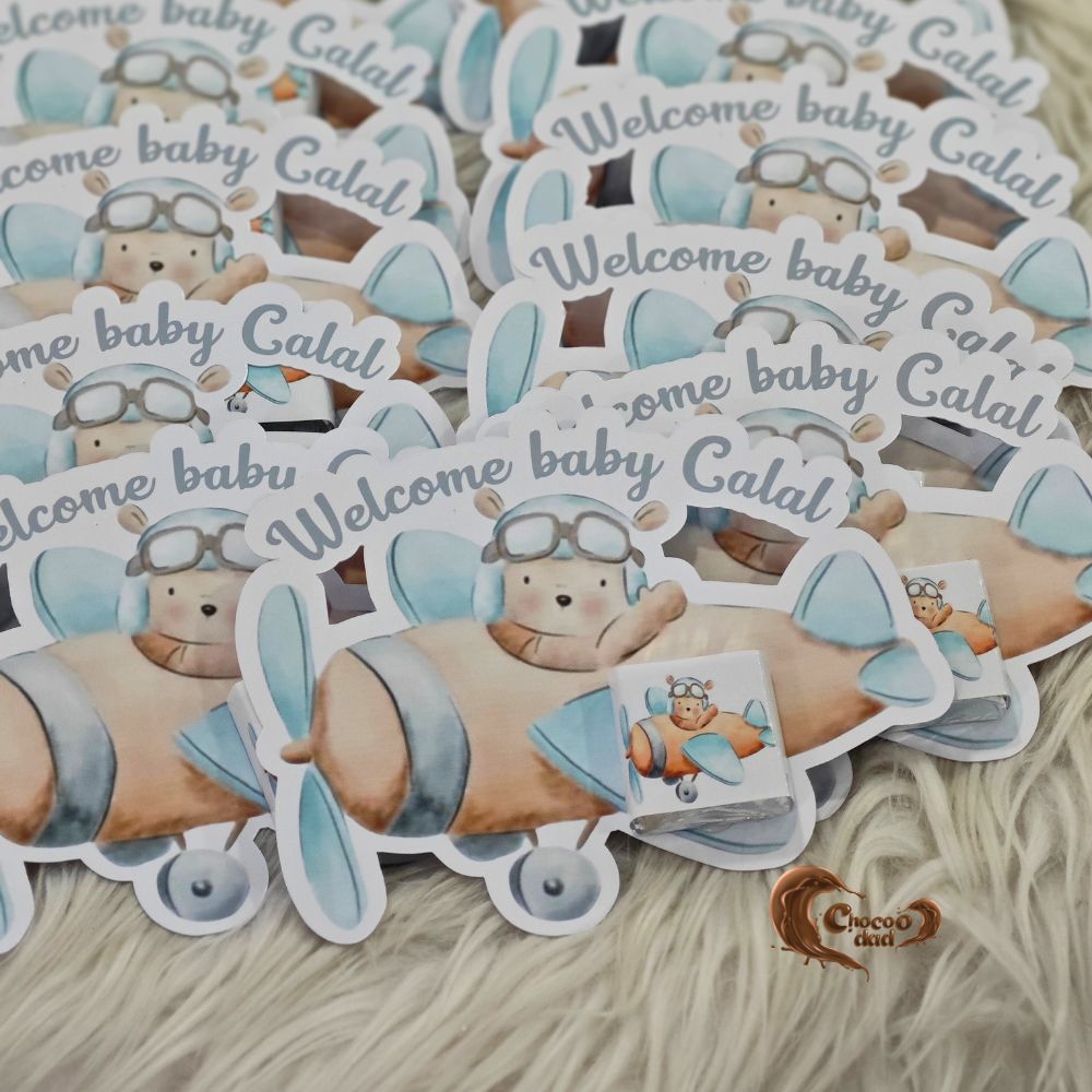 Celebrate the joyous occasion of a baby shower with these adorable Airballoon Teddy Bear Design Cut-Out Chocolate Cards. These charming treats are sure to add a fun and sweet touch to your celebration
