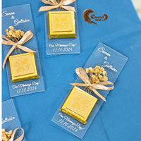Celebrate your engagement day with our elegant chocolates adorned with natural dried flowers and bouquet designs! 🌼🍫 Featuring laser-cut custom names, these chocolates are the perfect personalized gift for your special day. 🎁✨ Ideal for engagement ceremonies, they combine beauty, sweetness, and sophistication. Add a unique touch to your celebration with these one-of-a-kind treats! 💍💖