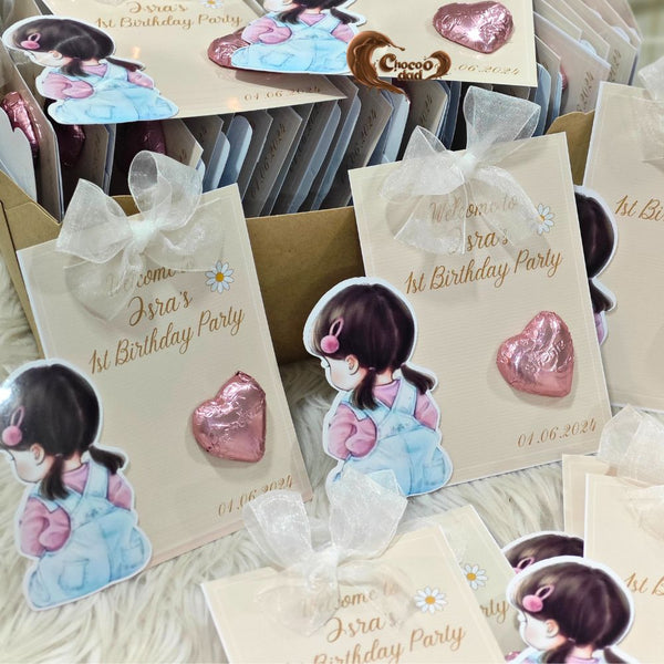 Design: Adorned with delicate chamomile flower illustrations, symbolizing purity and happiness, perfect for a baby girl's special day.
Colors: A beautiful blend of cream and soft pink tones, adding a sweet and elegant touch to the celebration.