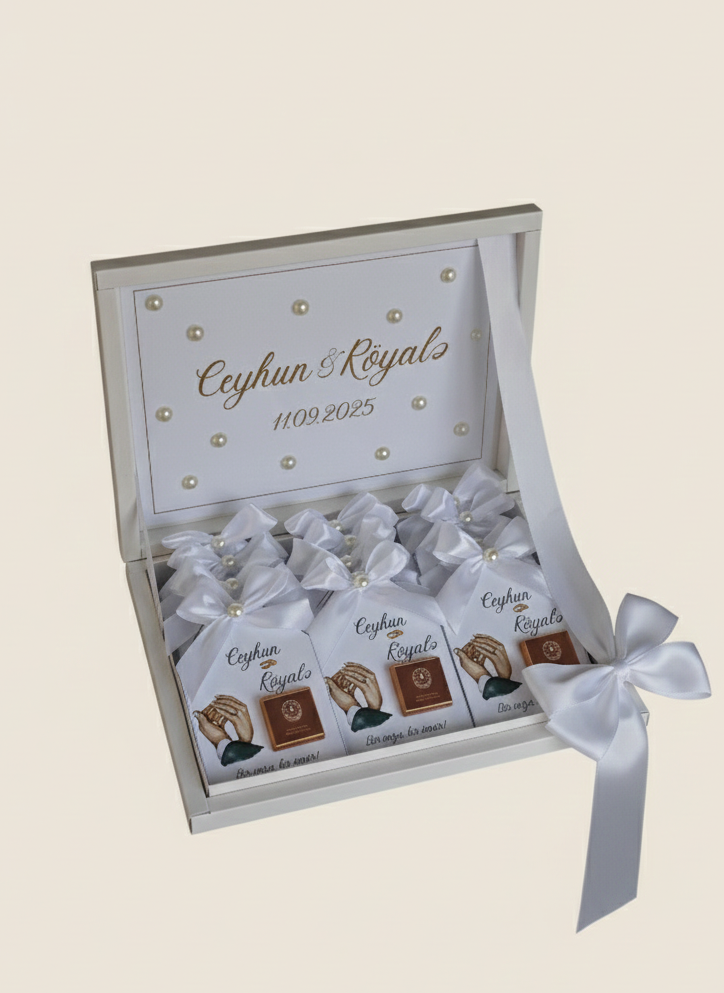 Ceyhan Royal tea boxes in a decorative box with a ribbon on a light beige background