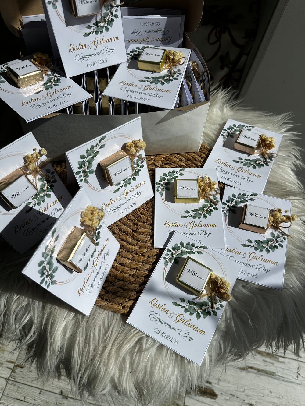 Engagement Favour Card — Gold Chocolate & Dried Flower — Chocoodad Baku