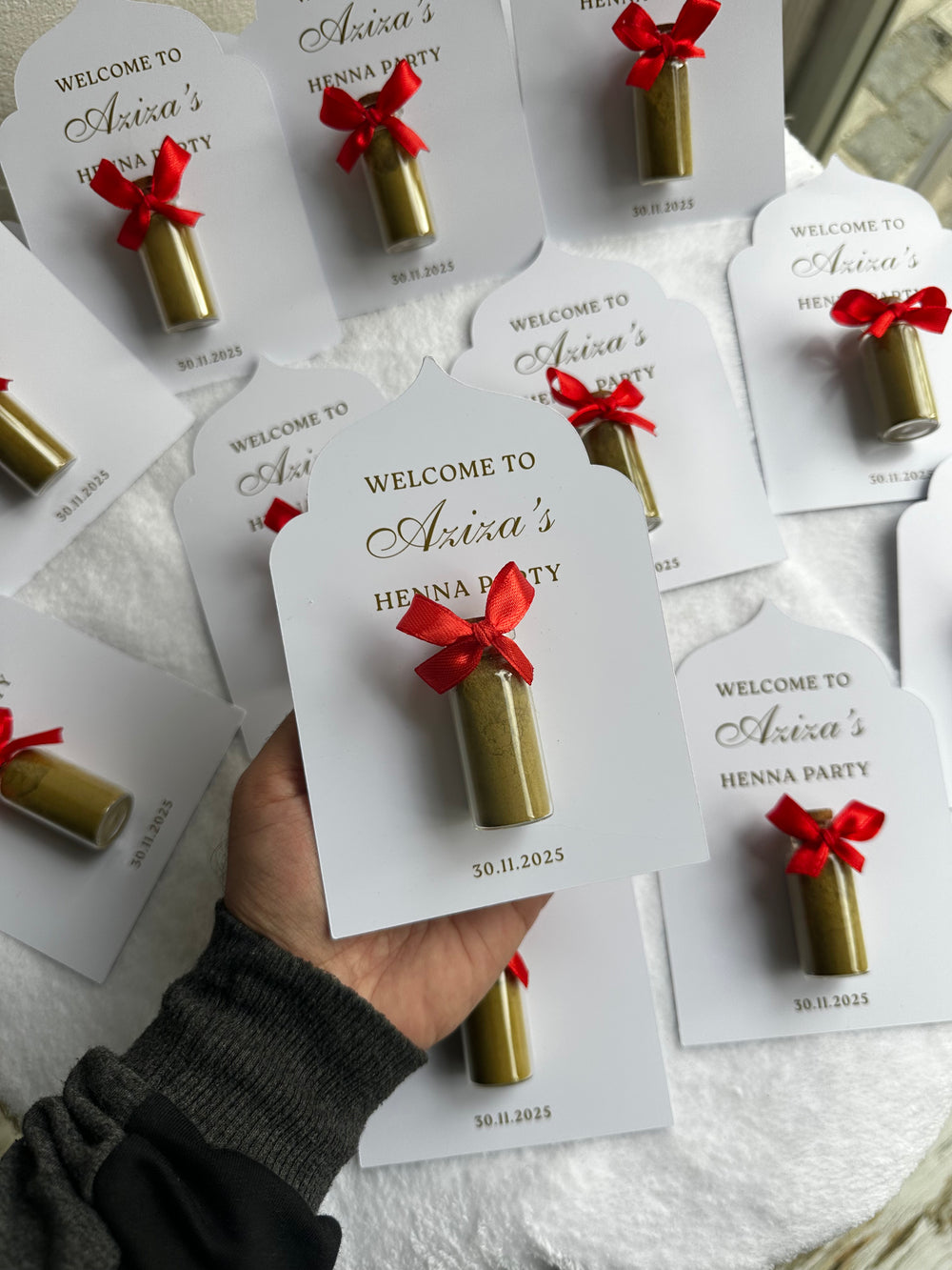 Henna Party Favour Card — Gold Henna Tube & Red Bow Gift — Chocoodad Baku