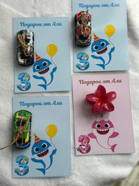 Baby Shark Birthday Accessory Card — Car Toy & Hair Clip Mixed Favour — Chocoodad Baku