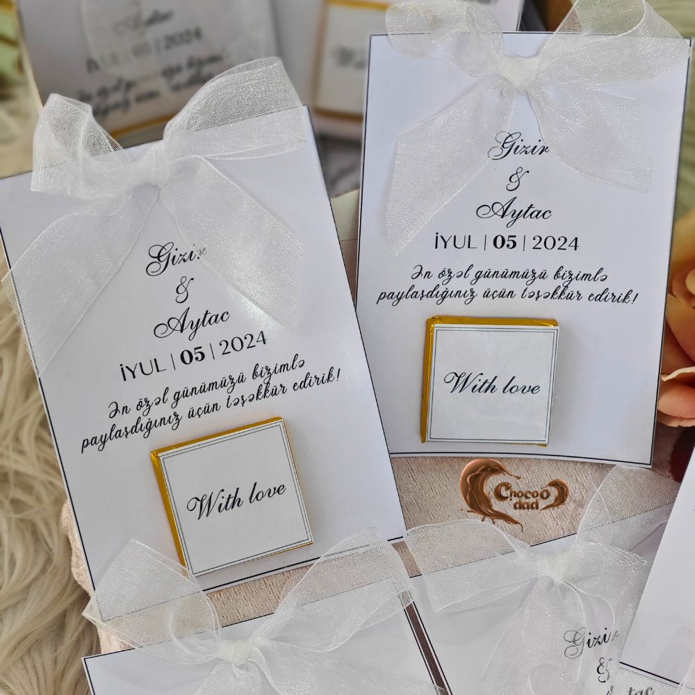 Make your engagement unforgettable by gifting your guests a piece of sweetness they’ll cherish.
