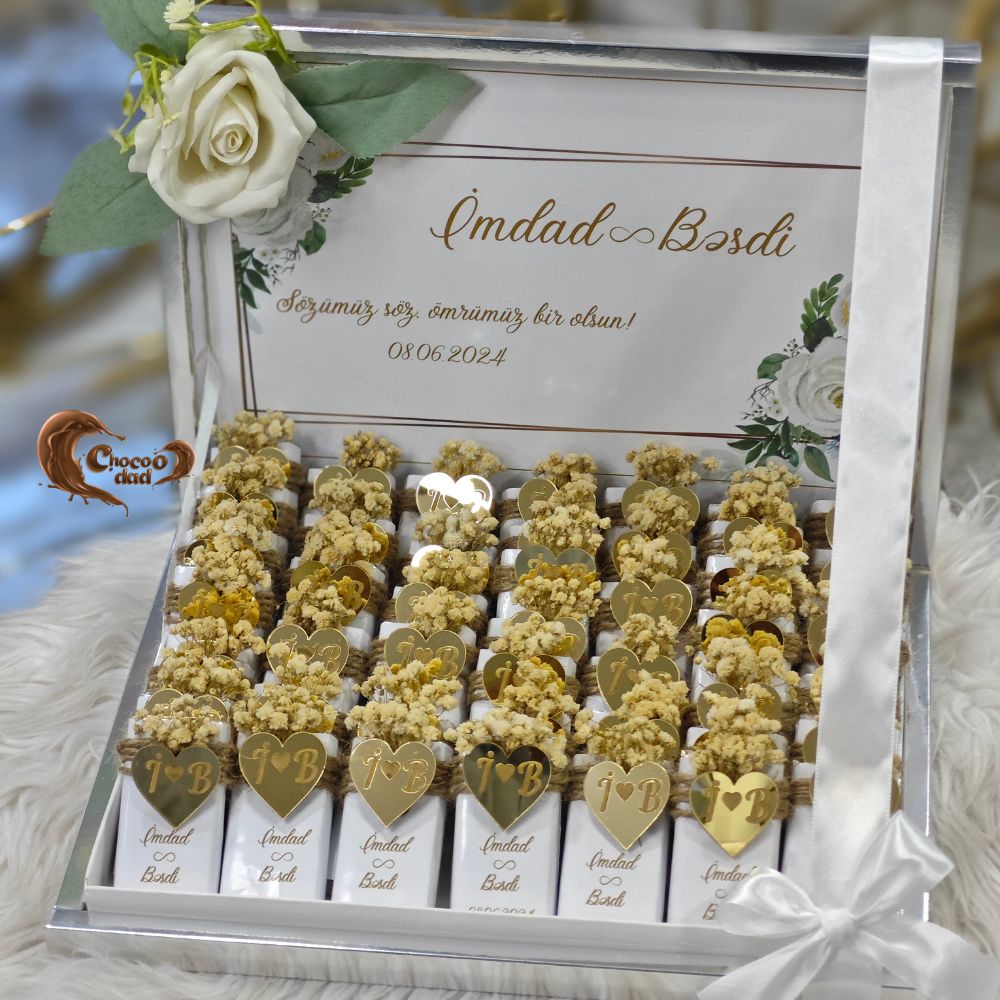 Perfect for expressing love and gratitude to guests during this memorable occasion, these chocolates are not only delicious but also a reflection of elegance and thoughtfulness.