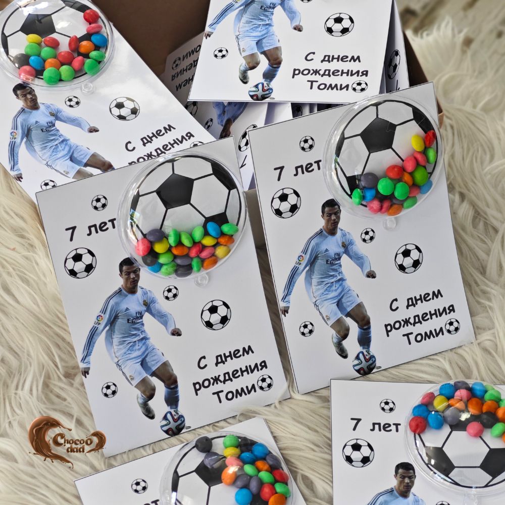 Score a winning goal at your child's 7th birthday party with our Cristiano Ronaldo-themed chocolate cards!