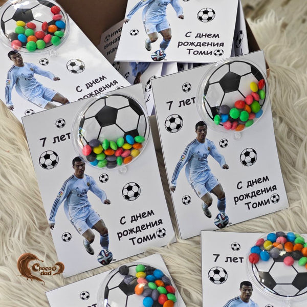 Score a winning goal at your child's 7th birthday party with our Cristiano Ronaldo-themed chocolate cards!