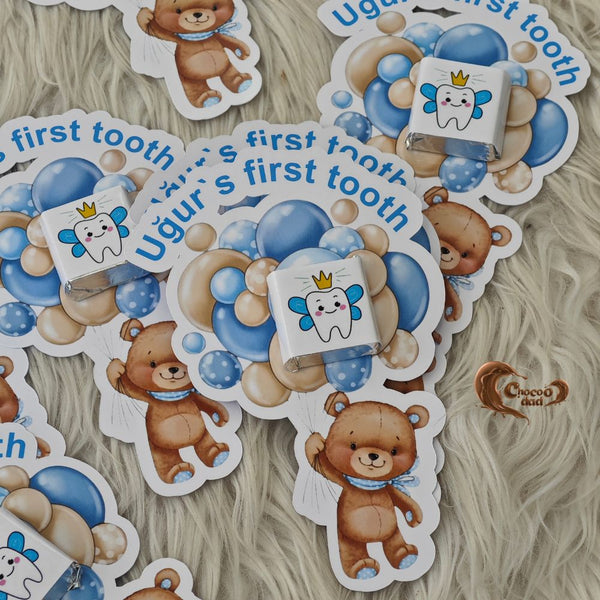 These delightful chocolate cards will make your baby’s first tooth party an event to remember!