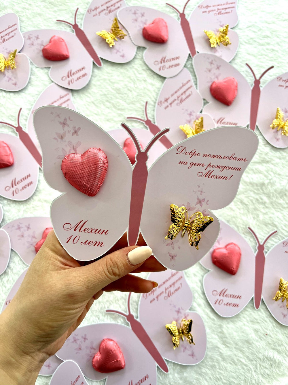 Pink Butterfly Birthday Favor Cards with Heart Chocolate & Gold Butterfly — Chocodad Baku