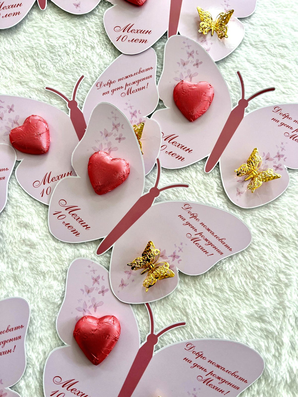 Pink Butterfly Birthday Favor Cards with Heart Chocolate & Gold Butterfly — Chocodad Baku