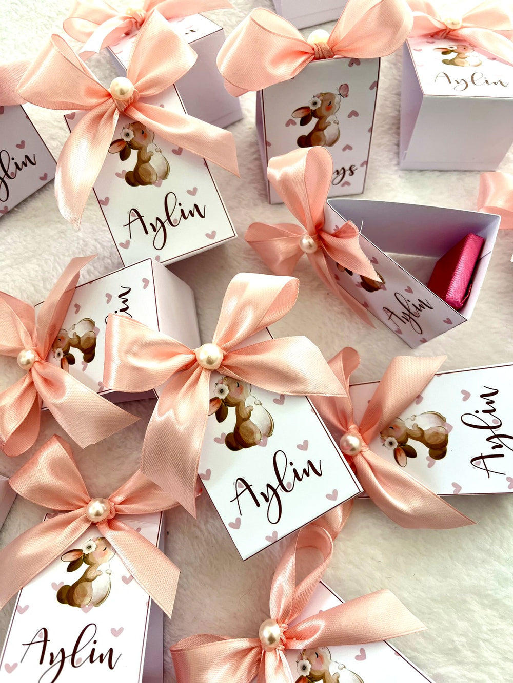Teddy Bear Birthday Chocolate Favors with Pink Satin Bow & Pearl — Chocodad Baku