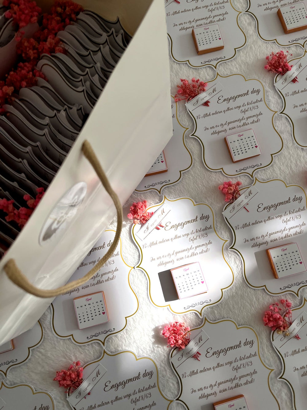 Wavy Frame Engagement Day Favor Cards with Calendar Chocolate & Dried Flowers — Chocodad Baku