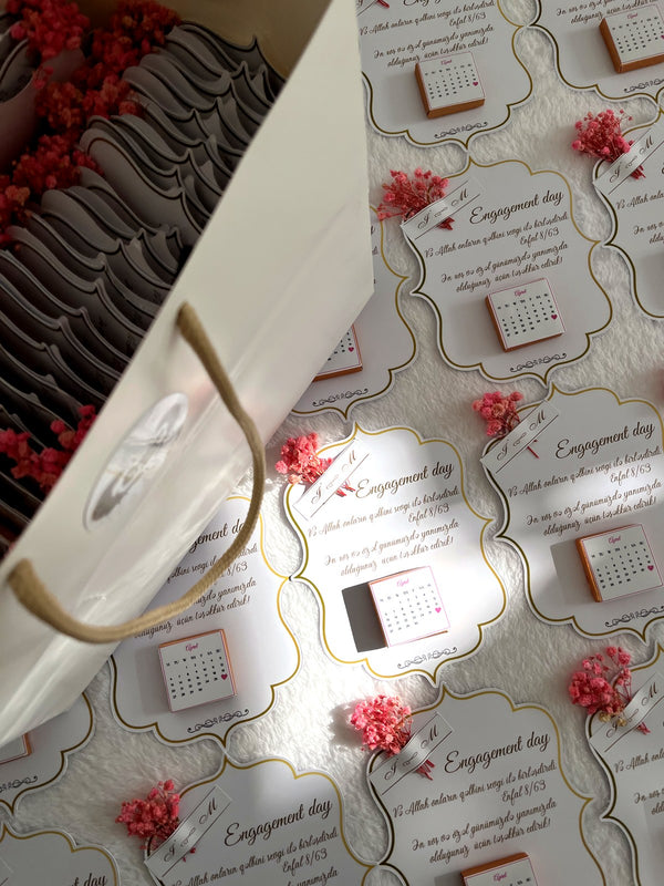 Wavy Frame Engagement Day Favor Cards with Calendar Chocolate & Dried Flowers — Chocodad Baku