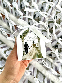 Couple Under Greenery Arch Wedding Chocolate Favors — Chocodad Baku