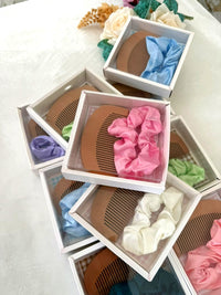 Wooden Comb and Scrunchie Gift Box with Clear Lid — Chocoodad Baku