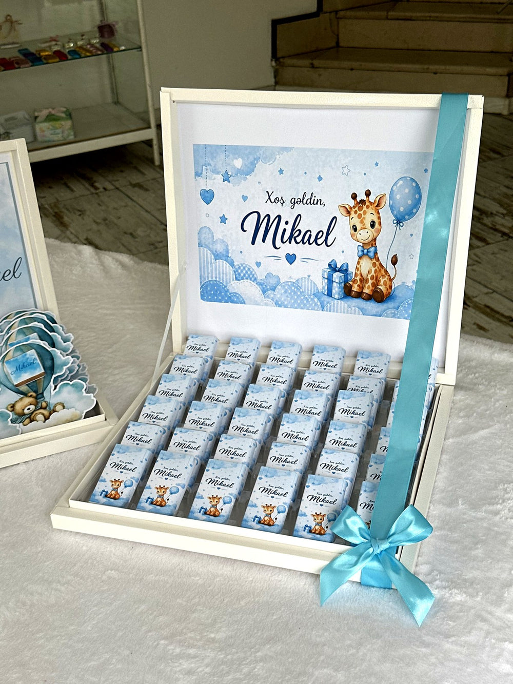 Baby Giraffe Welcome Baby - 35 pieces Chocolate and Box — Chocodad Baku