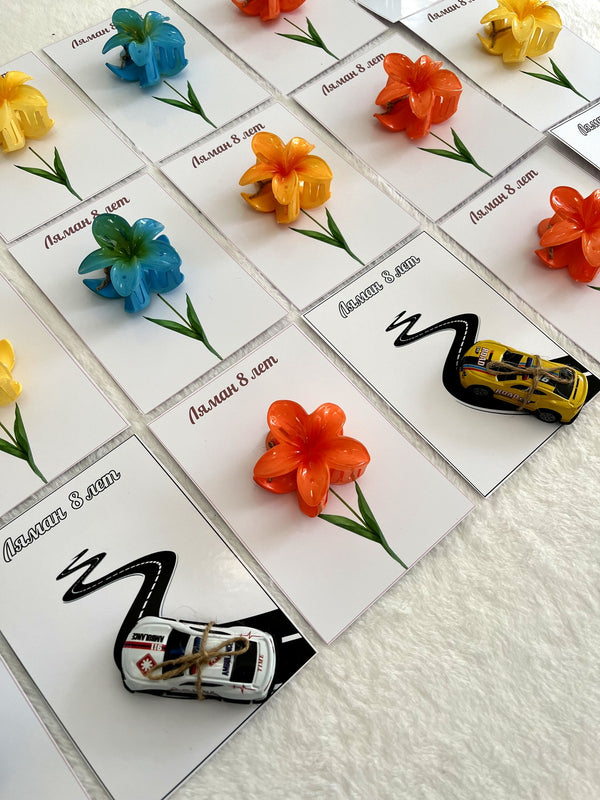 Flower and Road Birthday Favor Cards with Lotus Hair Clip and Toy Car — Chocodad Baku