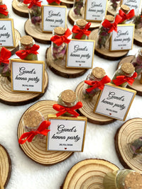 Henna Party Wood Slice Favors with Henna, Roses & Chocolate — Chocodad Baku