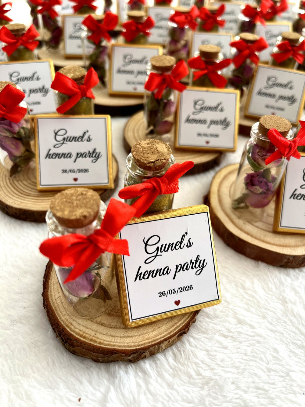 Henna Party Wood Slice Favors with Henna, Roses & Chocolate — Chocodad Baku