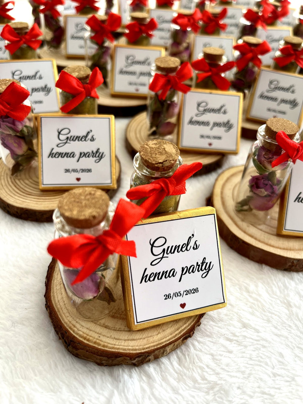 Henna Party Wood Slice Favors with Henna, Roses & Chocolate — Chocodad Baku