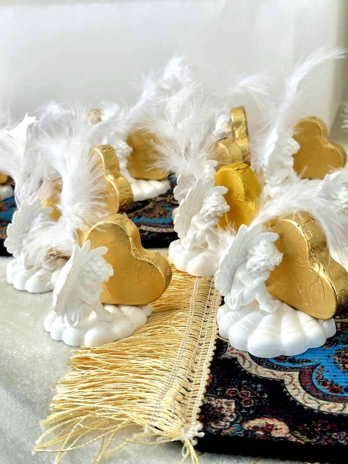 Ağ balıqqulağı nikah paylamalığı – qızılı ürək və lələk ilə birgə