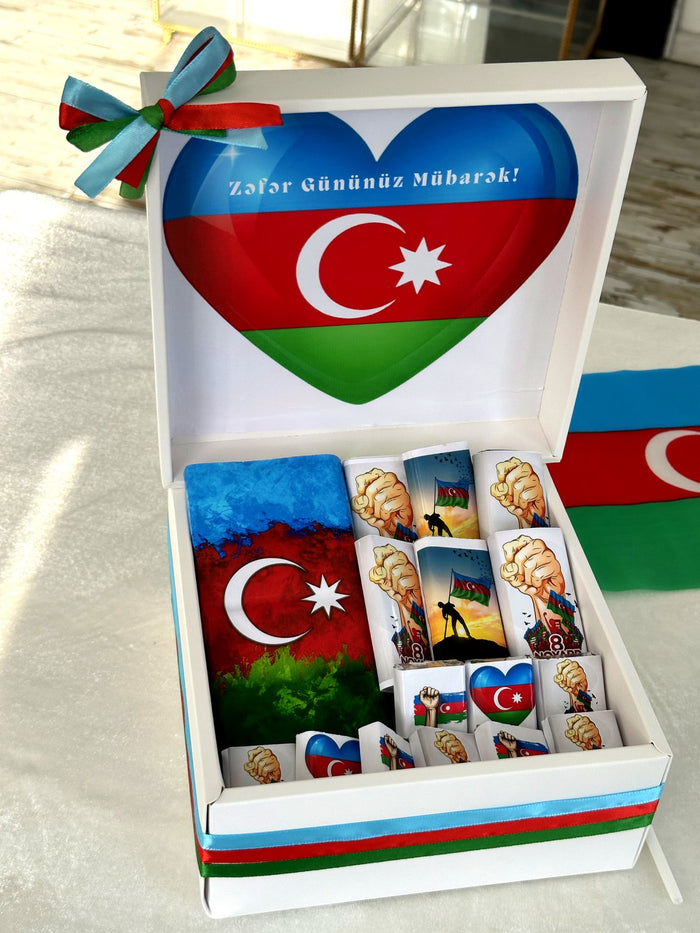 Bayraq-ürəkli Zəfər Günü şokolad qutusu – 16 ədəd südlü şokoladla birgə