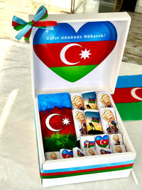 Bayraq-ürəkli Zəfər Günü şokolad qutusu – 16 ədəd südlü şokoladla birgə