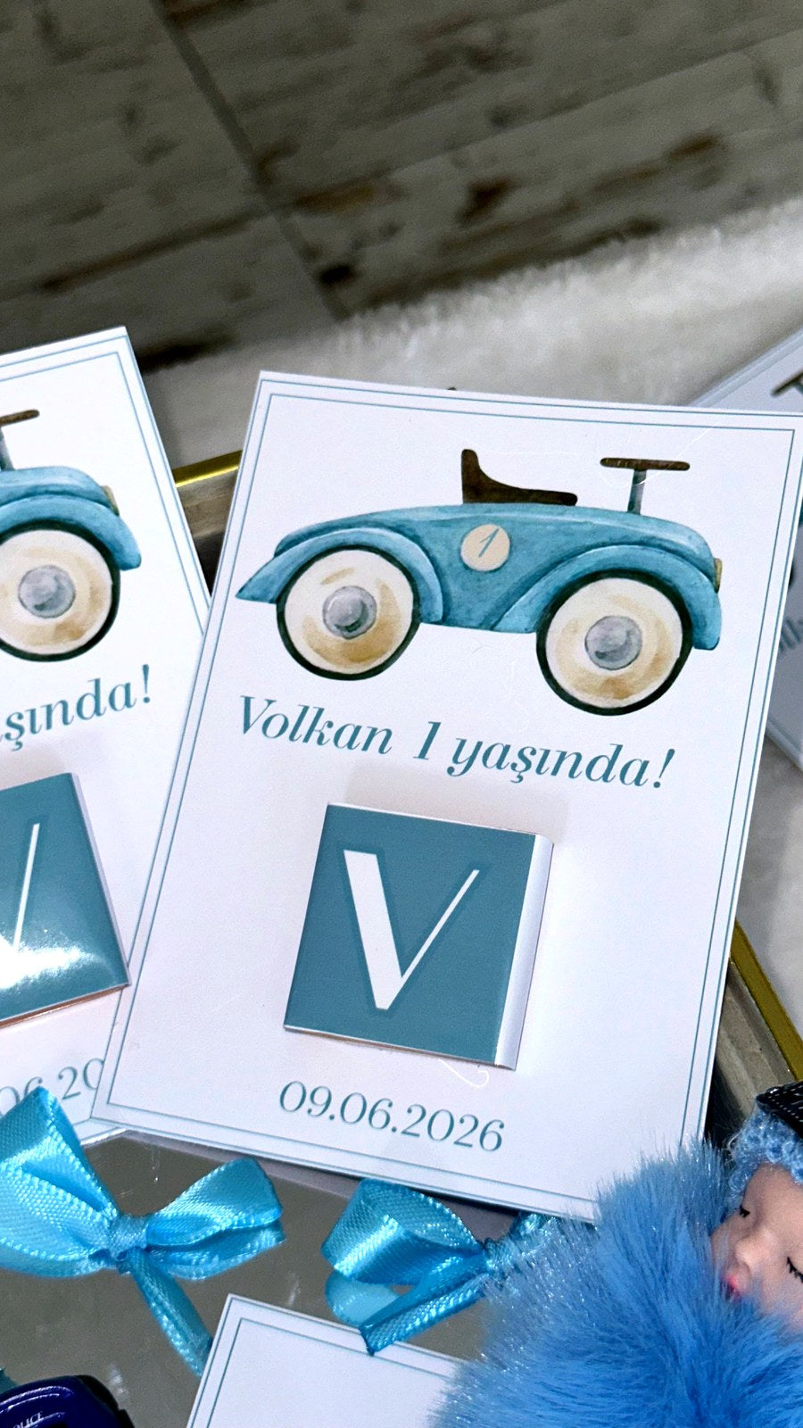Blue Retro Car 1st Birthday Favor Cards with Initial Chocolate — Chocodad Baku
