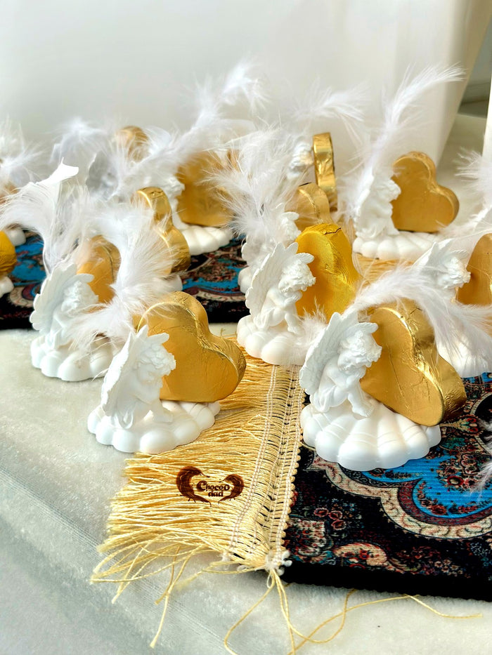 Ağ balıqqulağı nikah paylamalığı – qızılı ürək və lələk ilə birgə