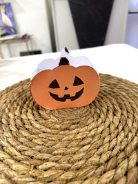 Balqabaq formalı Halloween hədiyyə qutusu – oyma üzlü