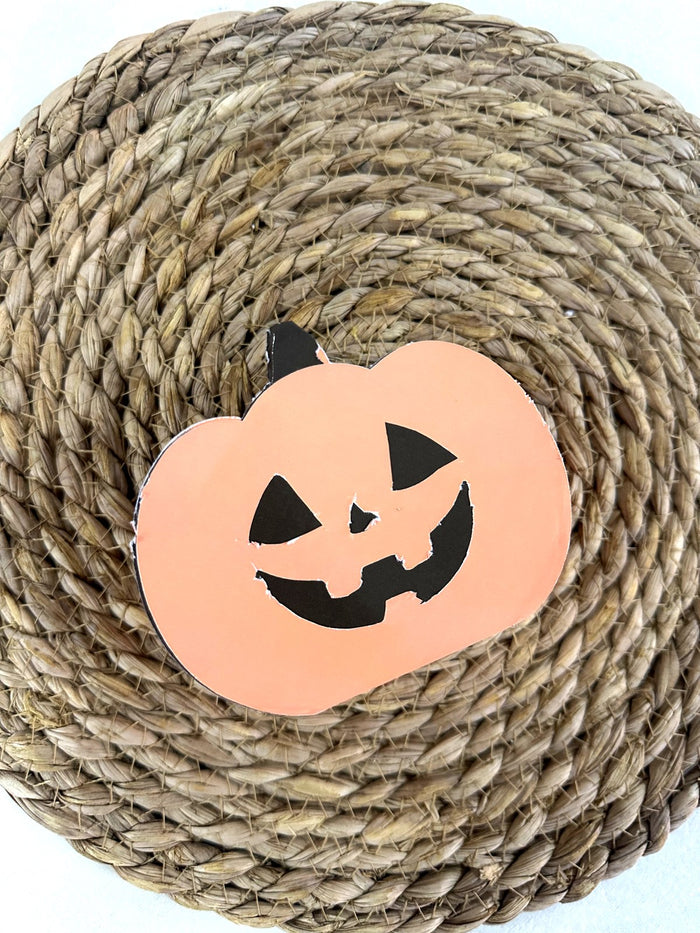 Balqabaq formalı Halloween hədiyyə qutusu – oyma üzlü