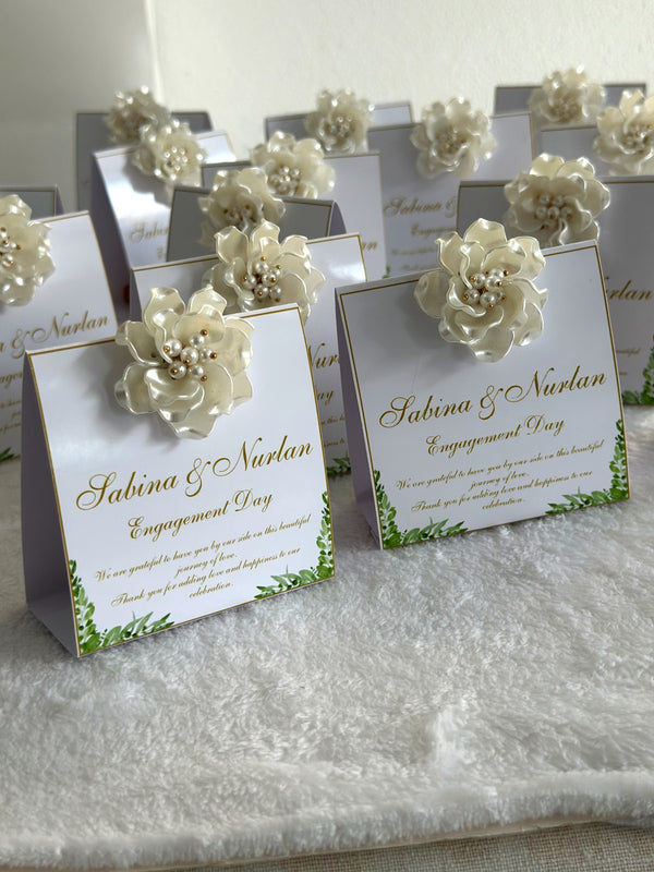Cream Pearl Flower Engagement Tent Chocolate Cards — Chocodad Baku