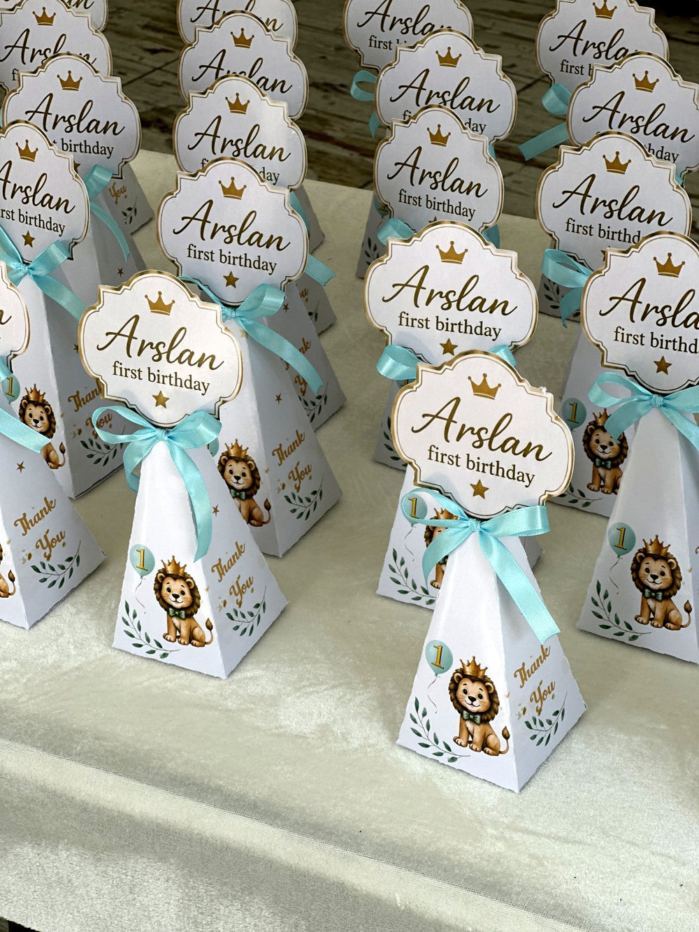 Crowned Lion 1st Birthday Pyramid Favor Boxes with Chocolate — Chocodad Baku