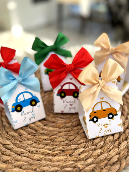 Toy Car Pyramid Favor Boxes with Coloured Bows — Chocoodad Baku