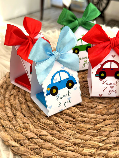 Toy Car Pyramid Favor Boxes with Coloured Bows — Chocoodad Baku