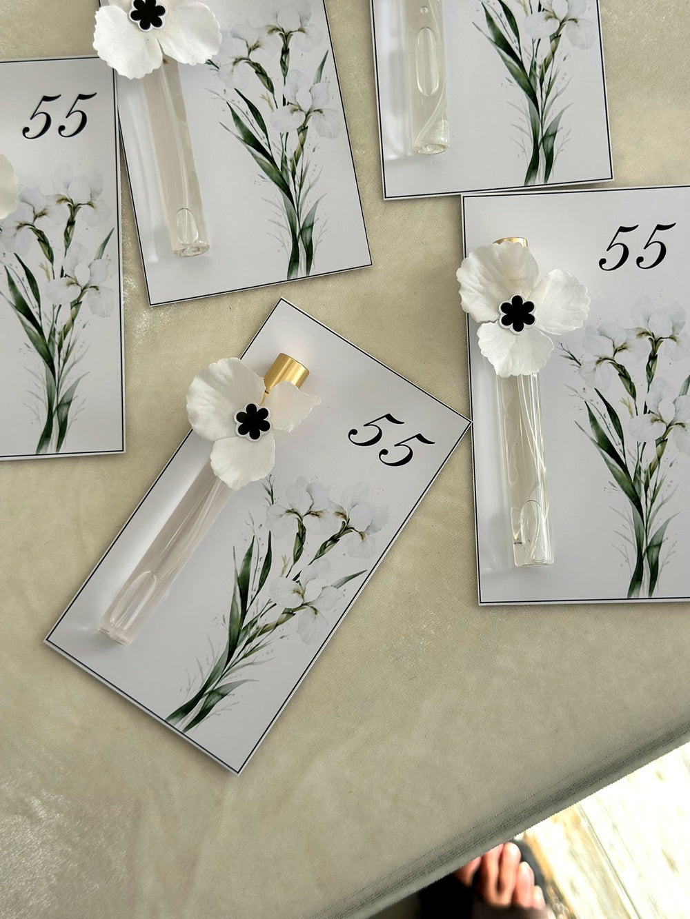 White Flower Glass Afroditia Parfume Favor Cards — Chocodad Baku