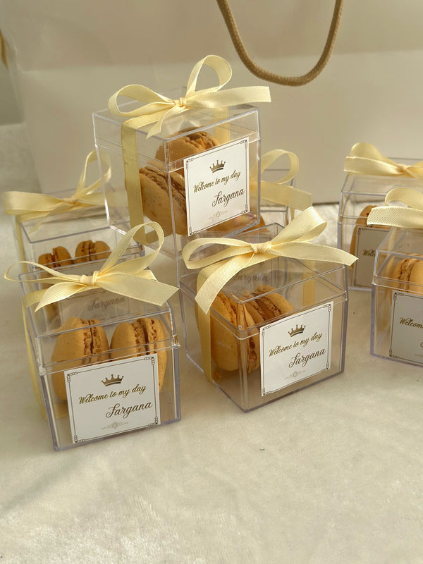 Macaron Acrylic Cube Favor Boxes with Cream Ribbon & Crown Label — Chocodad Baku