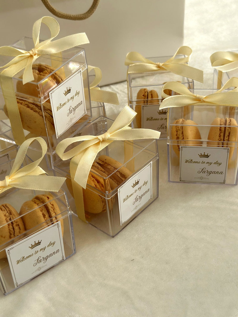Macaron Acrylic Cube Favor Boxes with Cream Ribbon & Crown Label — Chocodad Baku